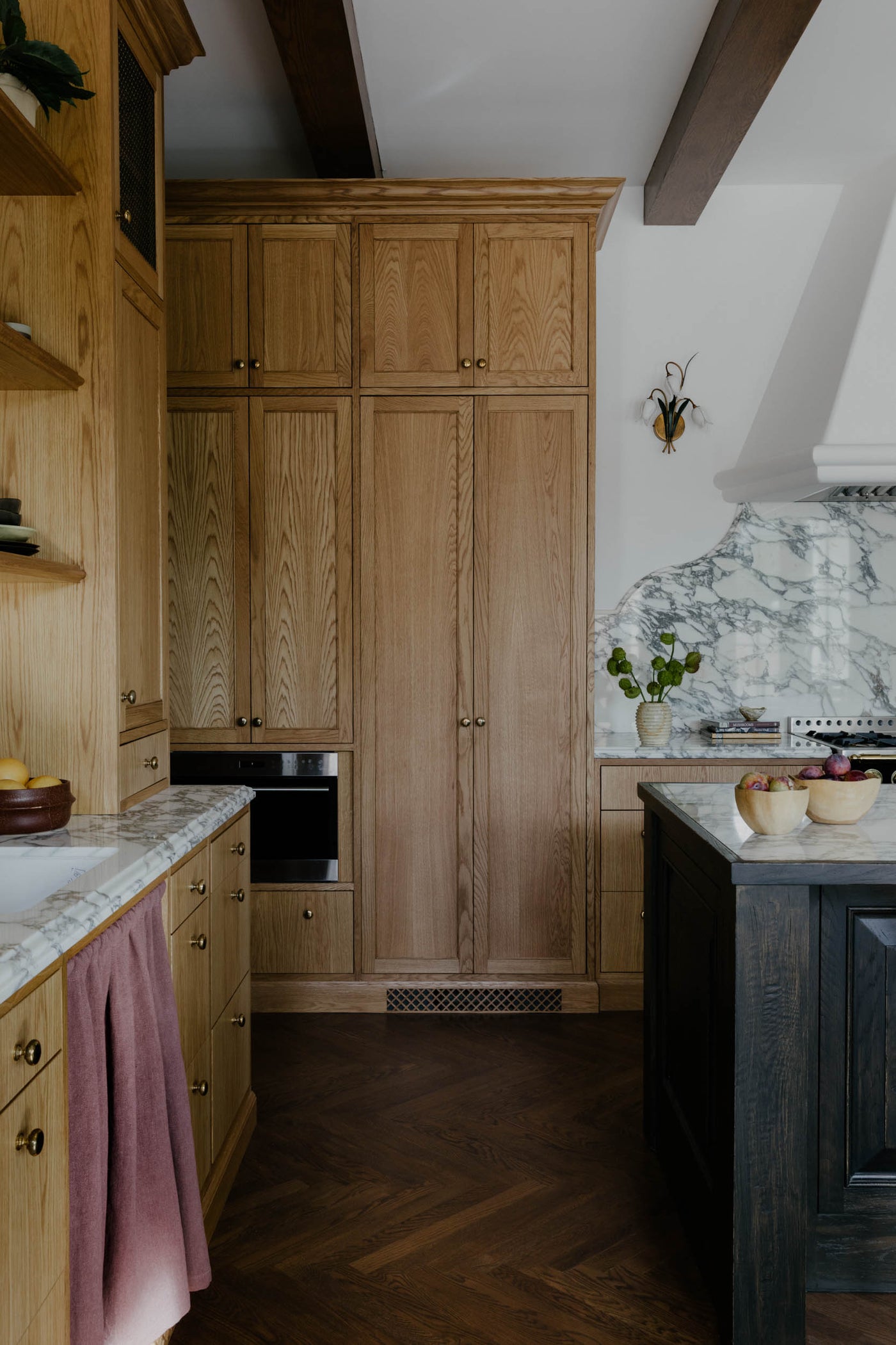Tess Interiors | With a focus on intentional, liveable luxury, it’s our goal to make every corner of your space feel like a natural extension of you. Based in Los Angeles; designing wherever you call home.