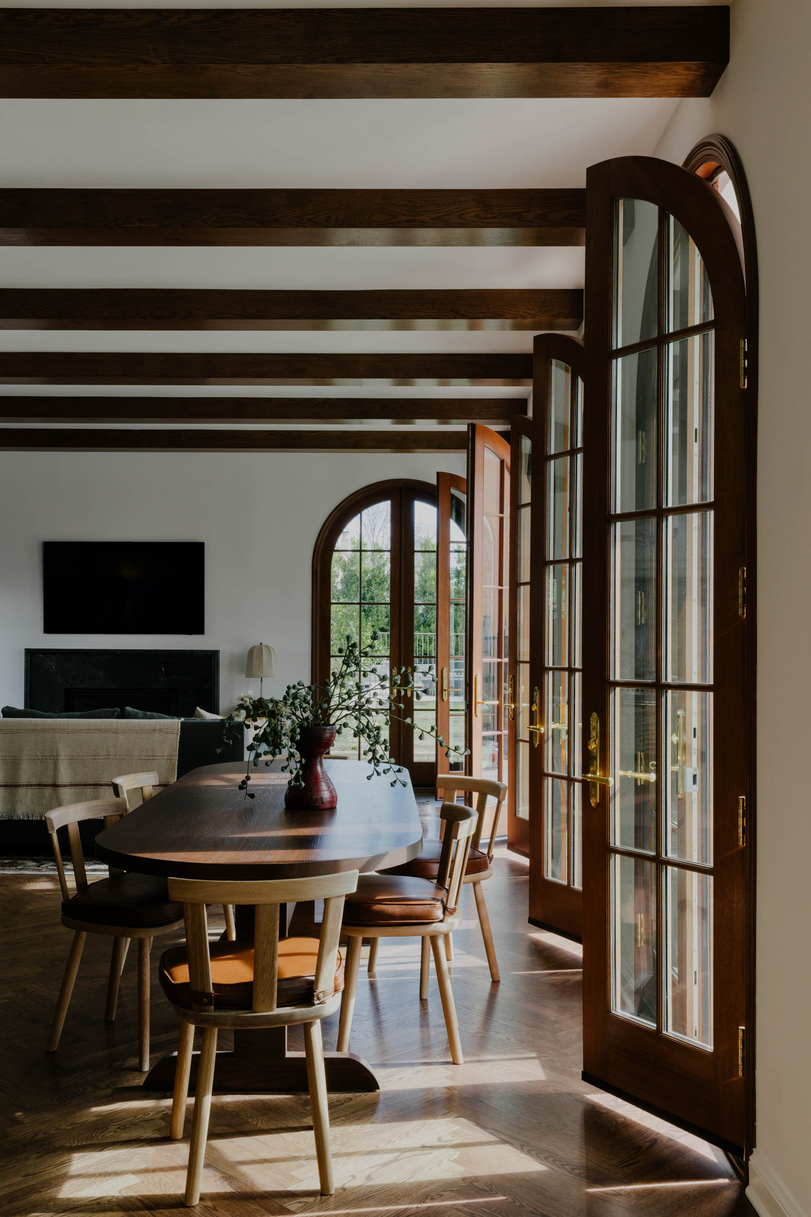 Tess Interiors | With a focus on intentional, liveable luxury, it’s our goal to make every corner of your space feel like a natural extension of you. Based in Los Angeles; designing wherever you call home.