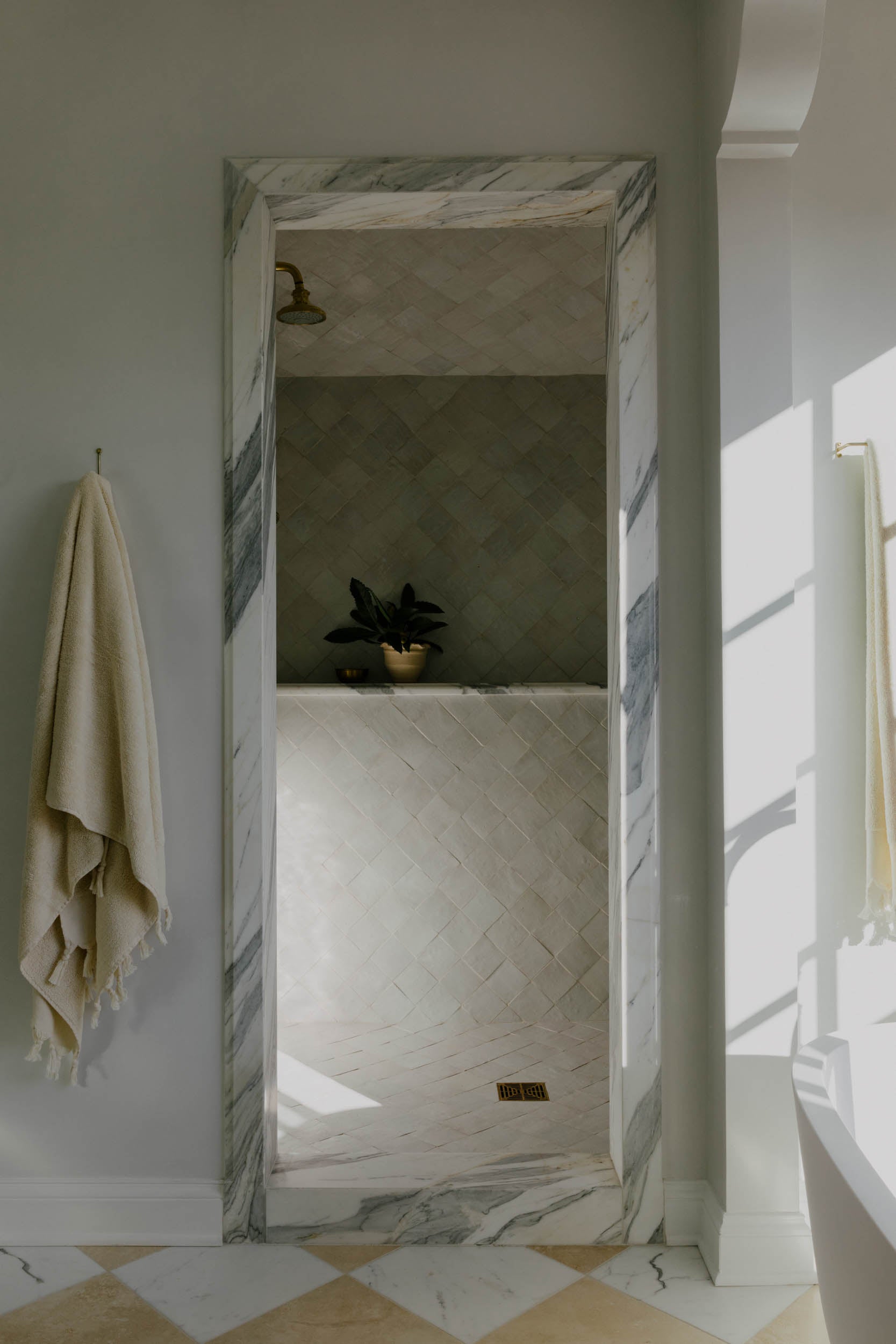 Tess Interiors | With a focus on intentional, liveable luxury, it’s our goal to make every corner of your space feel like a natural extension of you. Based in Los Angeles; designing wherever you call home.