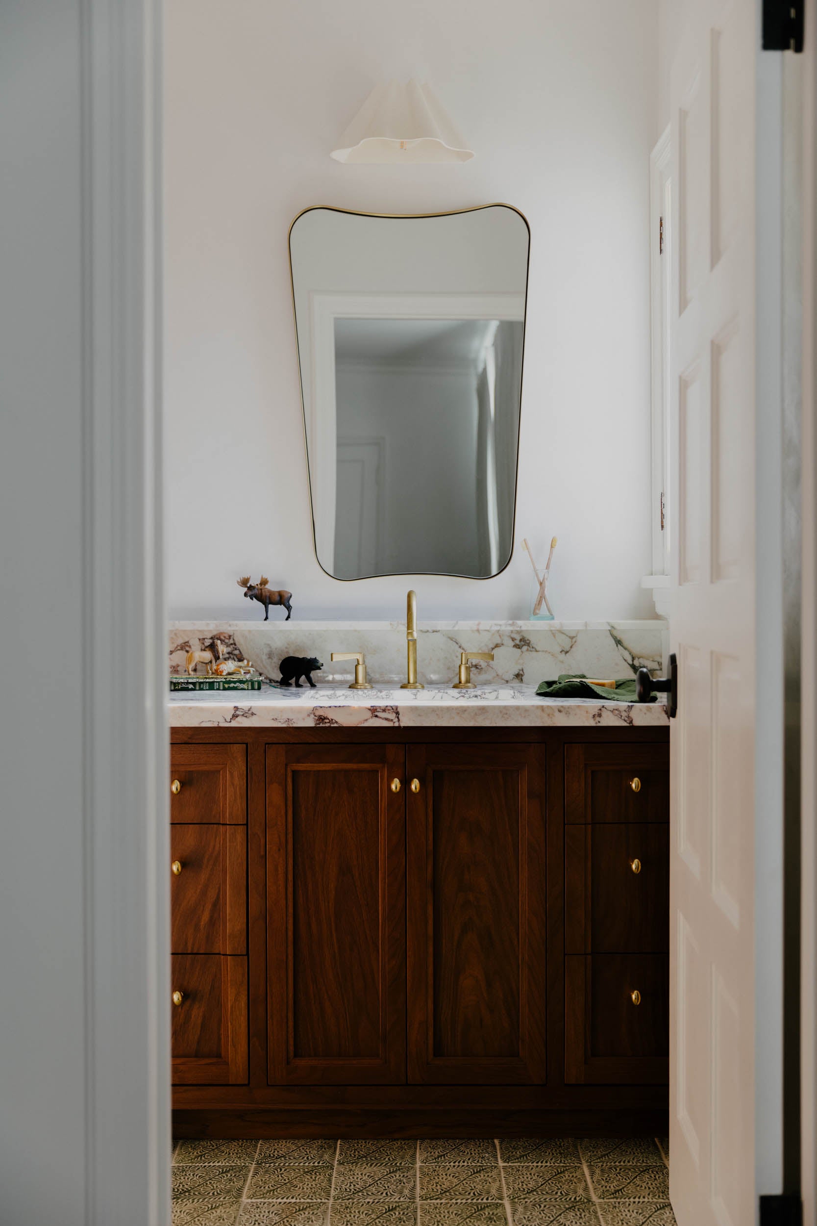 Tess Interiors | With a focus on intentional, liveable luxury, it’s our goal to make every corner of your space feel like a natural extension of you. Based in Los Angeles; designing wherever you call home.