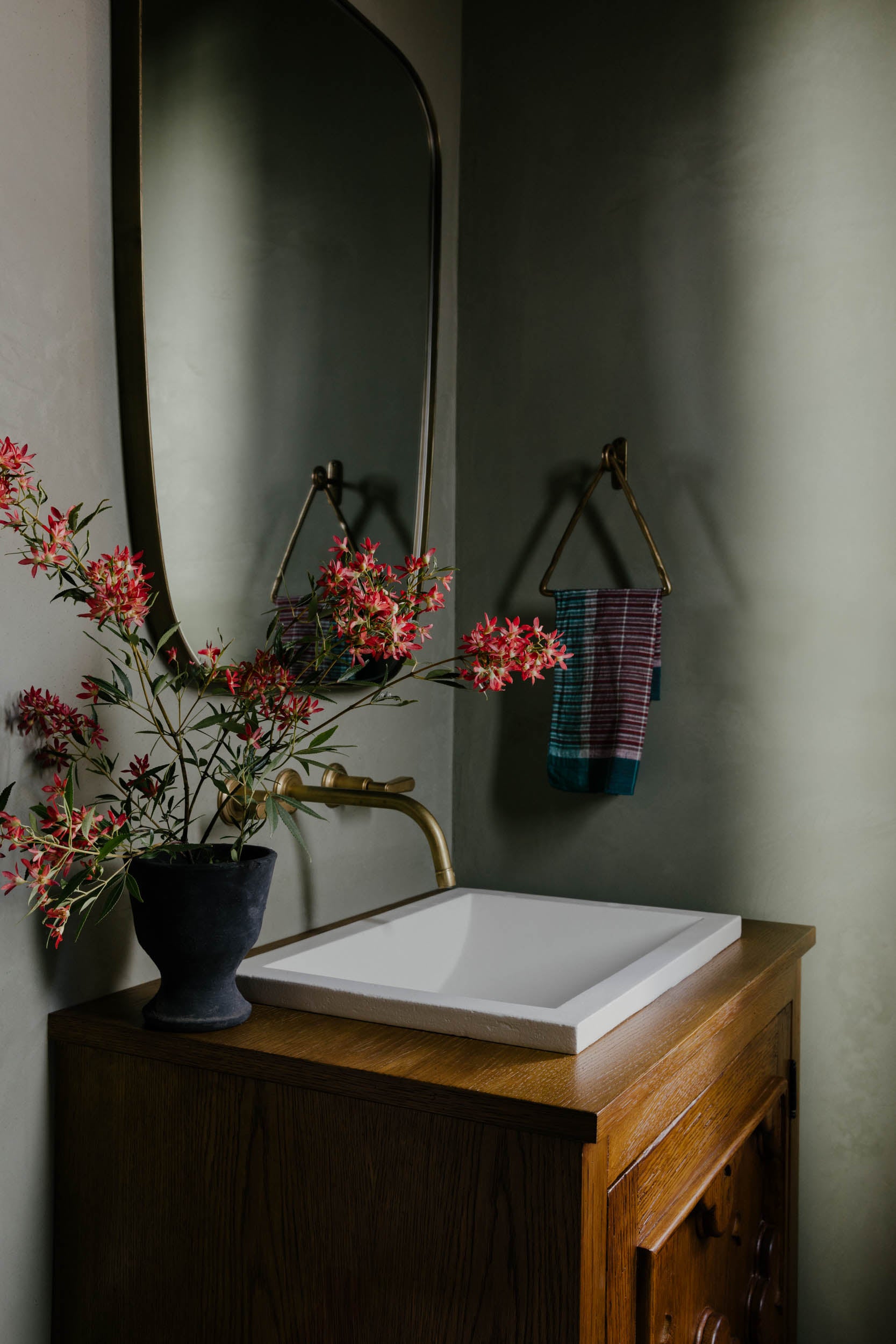 Tess Interiors | With a focus on intentional, liveable luxury, it’s our goal to make every corner of your space feel like a natural extension of you. Based in Los Angeles; designing wherever you call home.