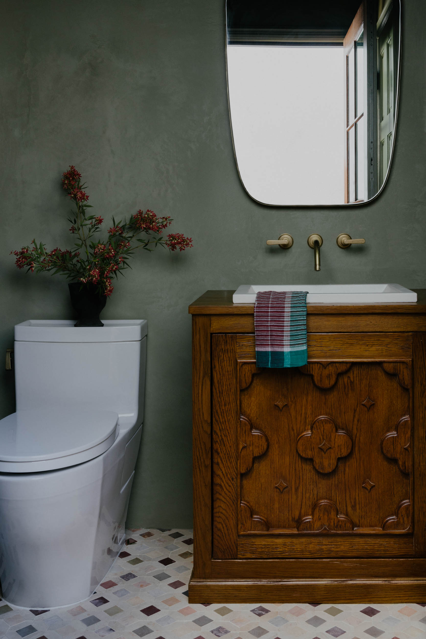 Tess Interiors | With a focus on intentional, liveable luxury, it’s our goal to make every corner of your space feel like a natural extension of you. Based in Los Angeles; designing wherever you call home.